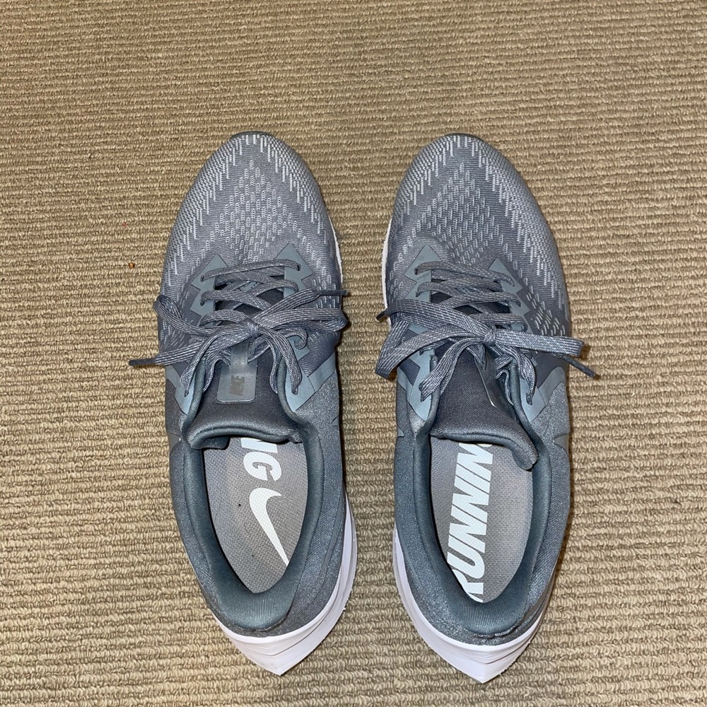Men’s Nike running shoes. Size 11.